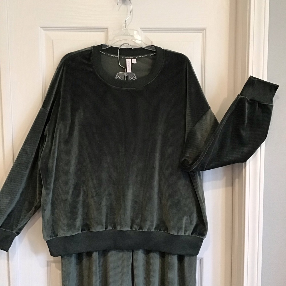 Joyspun Green pant suit, 2 piece set, very soft and cozy, Size 2X